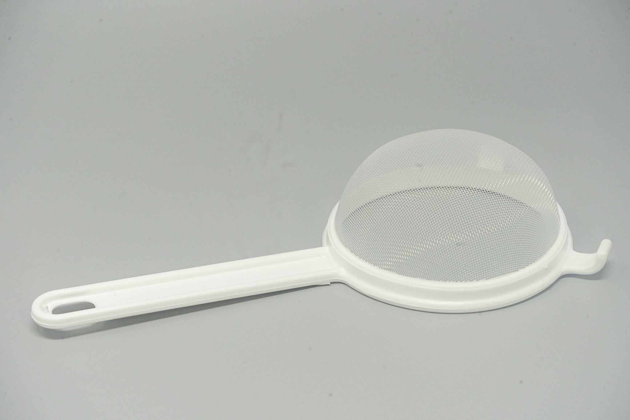 PLASTIC STRAINER 10CM WHT