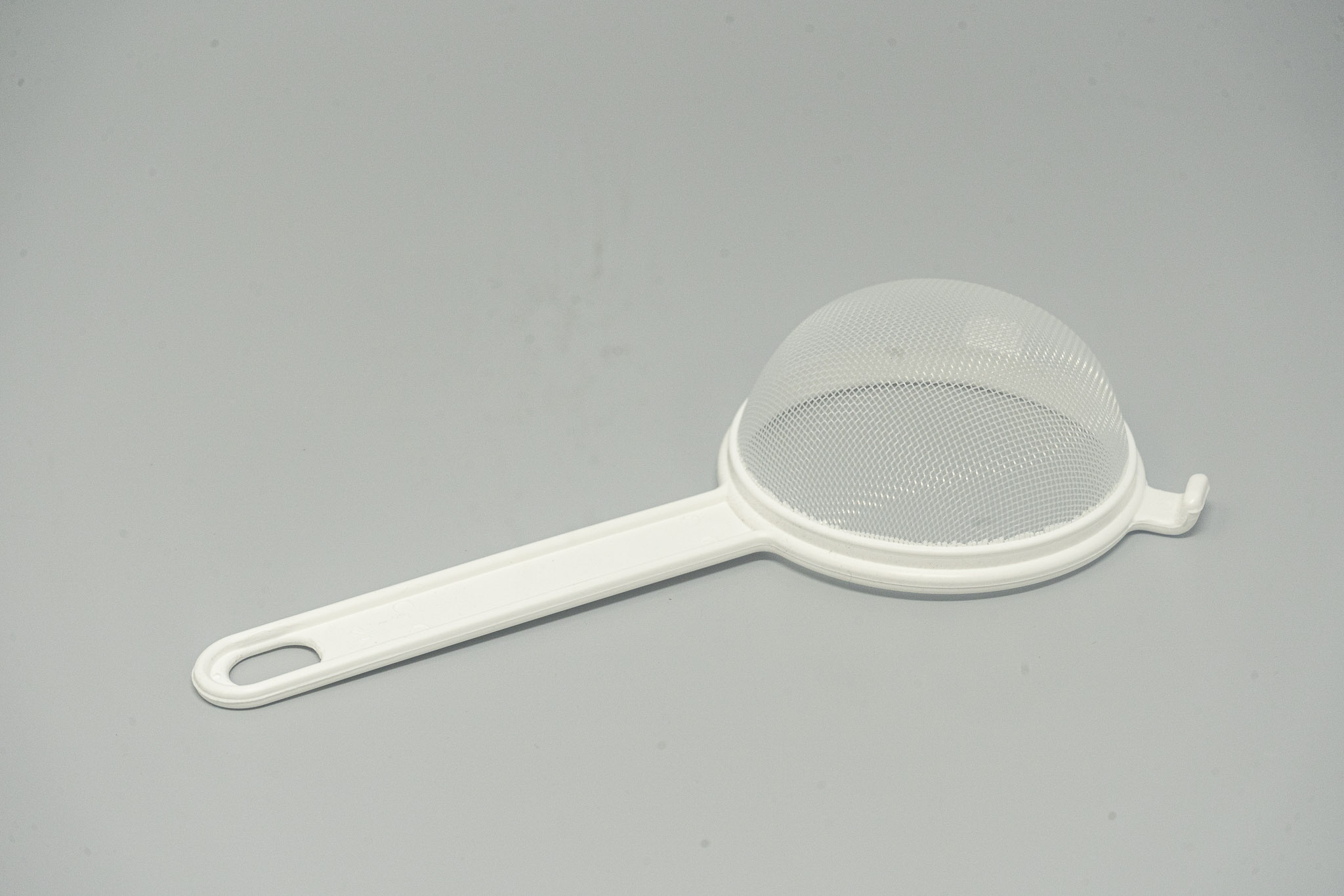 PLASTIC STRAINER 7CM WHT