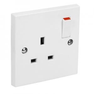 13A 1 GANG SWITCHED SOCKET