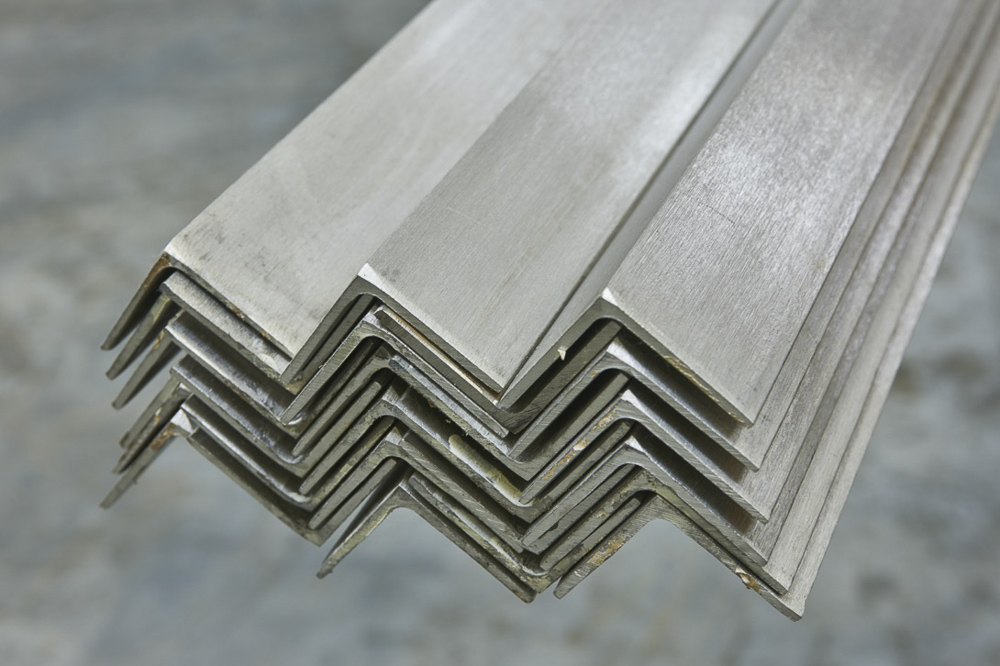 ANGLE IRON 2"X6MMX20FT