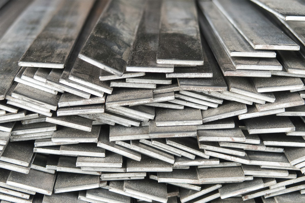 FLAT BAR 1"X4.5MMX20FT