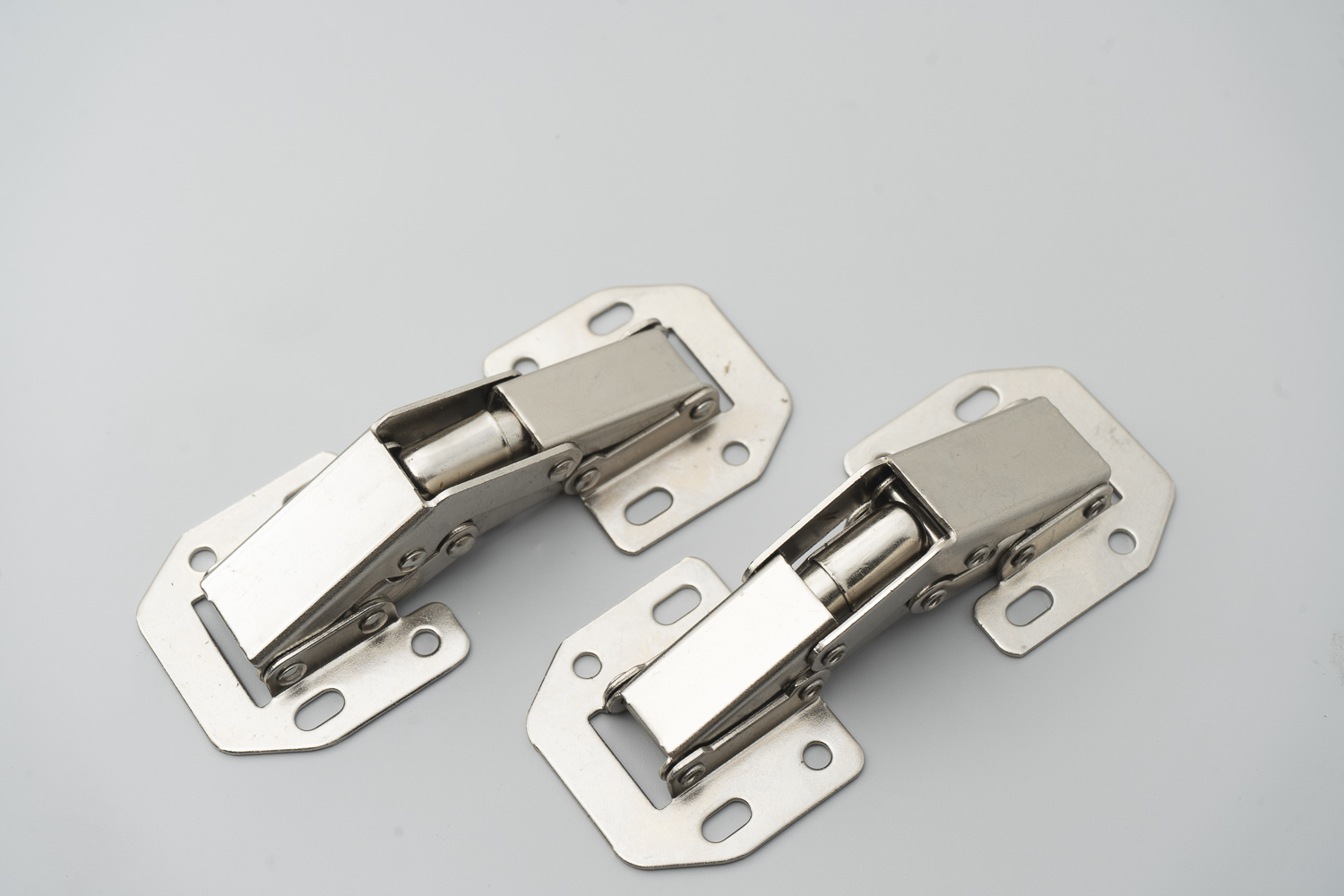 S.Close Scrw-On Hinge 900 Nicl