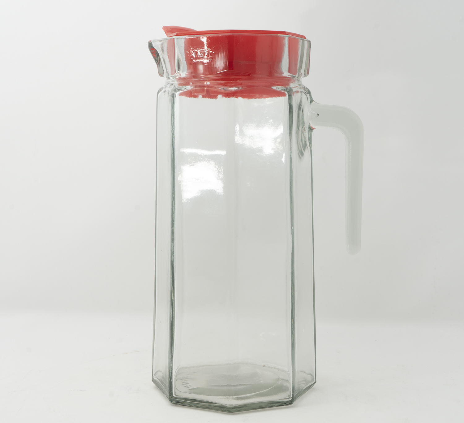 PITCHER W/RED LID