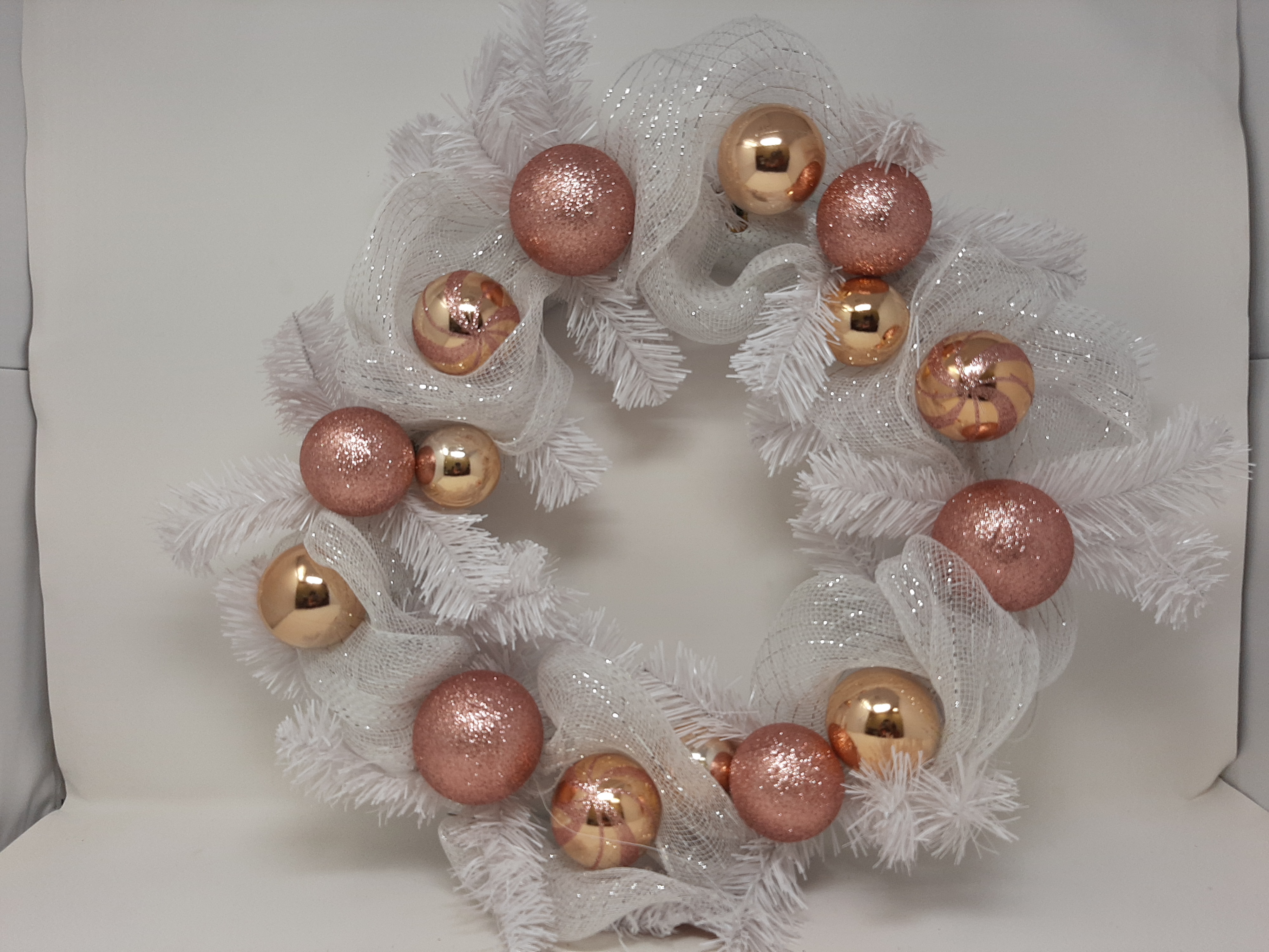 21" WHITE WREATH W/BALLS
