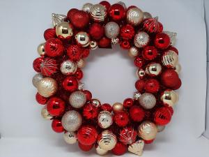 RED WREATH WITH BALLS