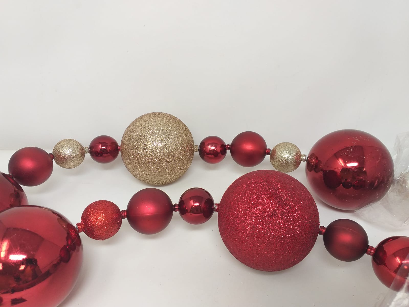 6FT GOLD/RED BALL ORNAMENT