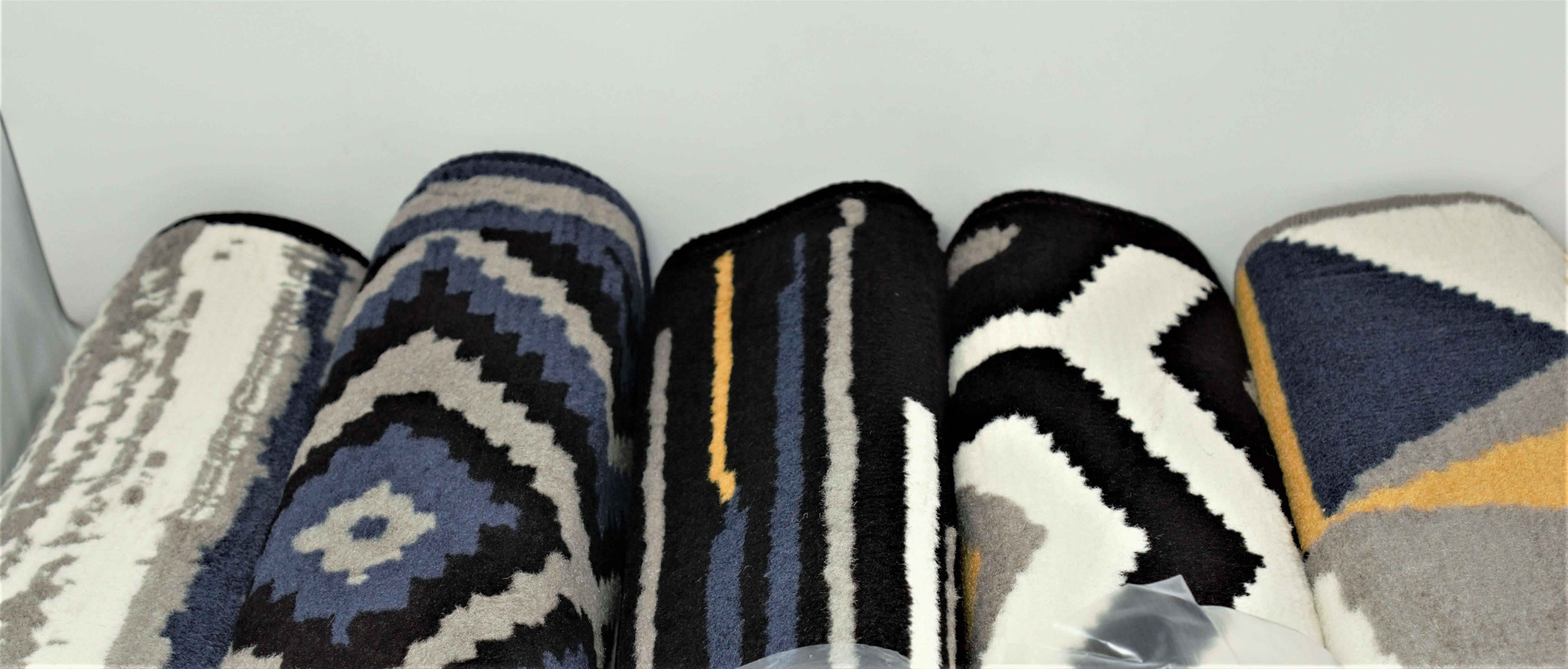 100X150 AREA RUG