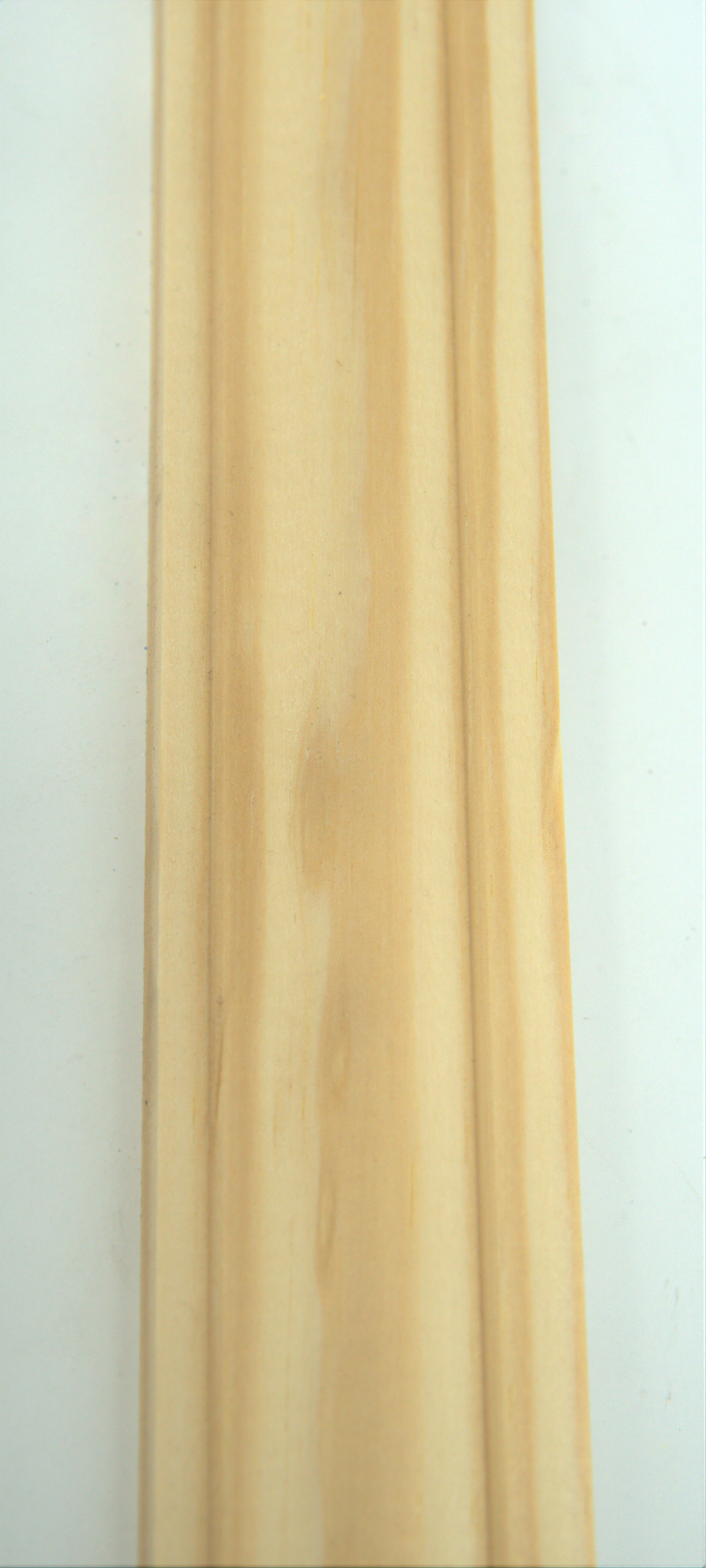 R-EDGED-17X39-8FT MOULDING