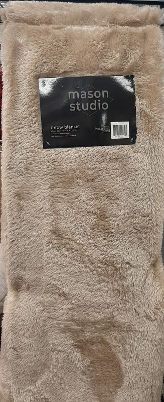 Adrianna Luxurious throw 50X70
