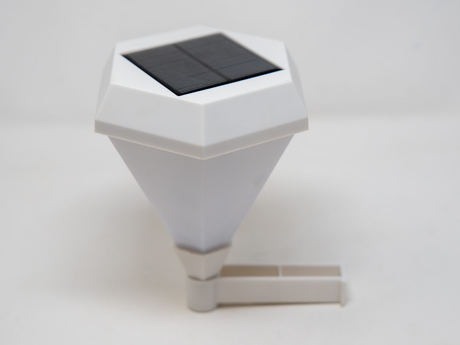 SOLAR GARDEN LIGHT