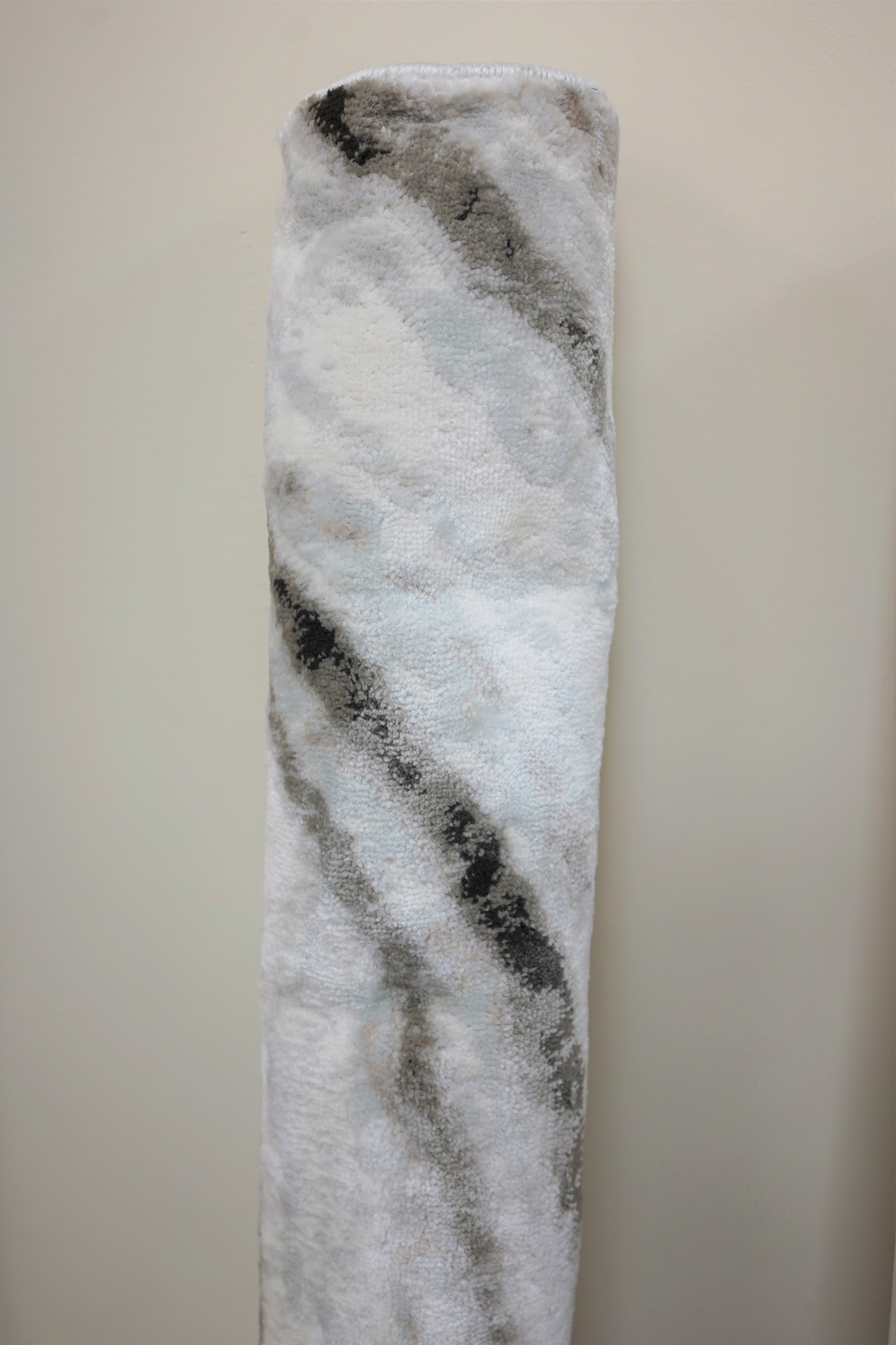 MARBLE AREA RUG 63''X83''