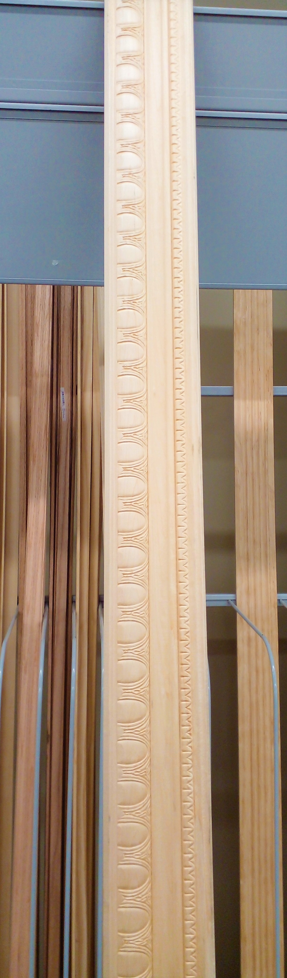 13/16X4-1/2X8' HDWD EMBOSS CROWN