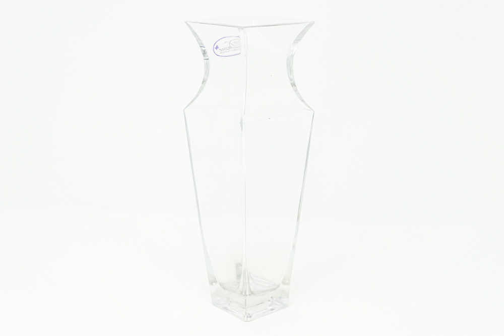 CLEAR GLASS VASE