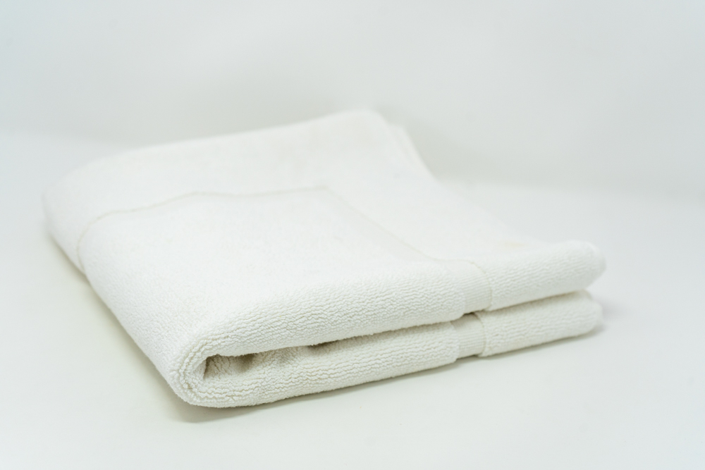 BATH MAT WHITE 32X20"