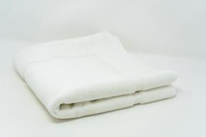 BATH MAT WHITE 32X20"