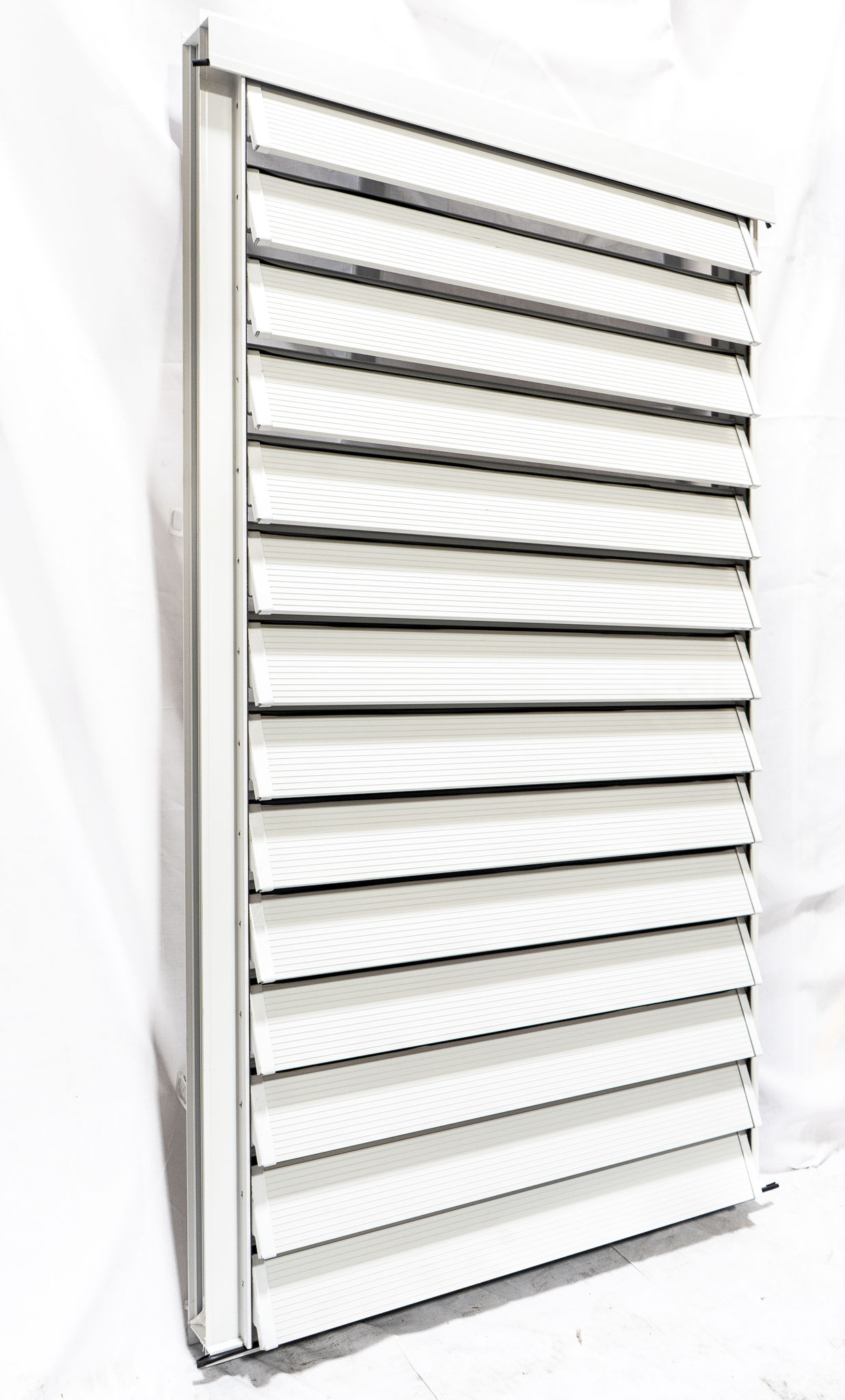 30X52-1/16 LOUVER WINDOW 2 OPER
